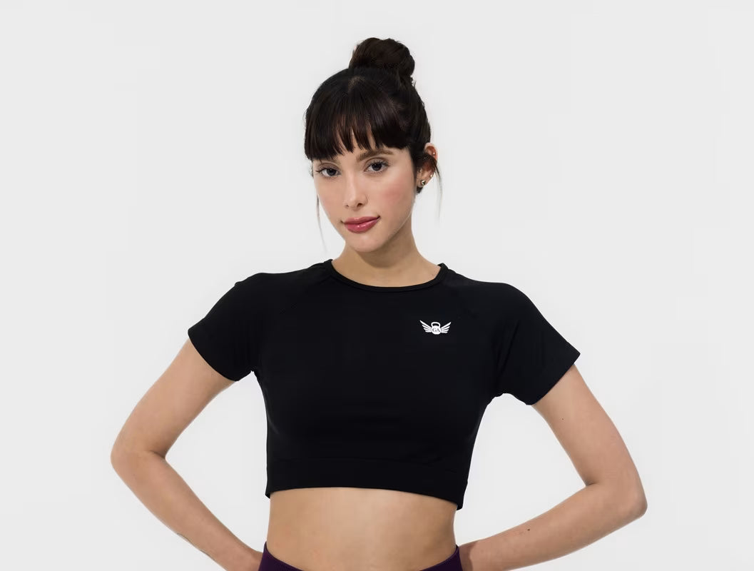 Black Seamless Sculpt Crop Top for Weightlifting and Yoga